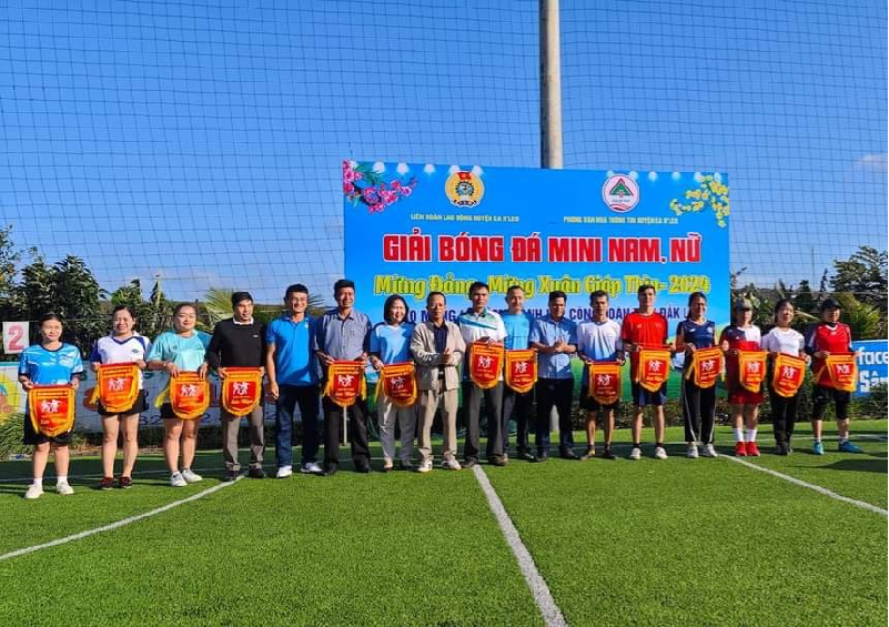 Liên đoàn lao động huyện Ea H’Leo tổ chức giải bóng đá mini nam, nữ  năm 2024